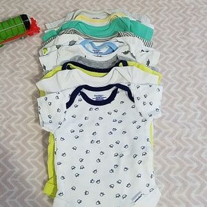 Baby boy's short sleeve bodysuit